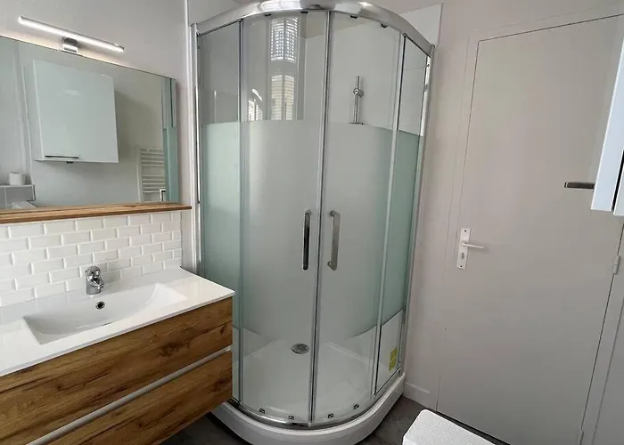 Iris Yourhosthelper *